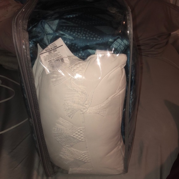 Mainstays Bedding Set; Full Size; Teal; 10 Pieces - Picture 4 of 5